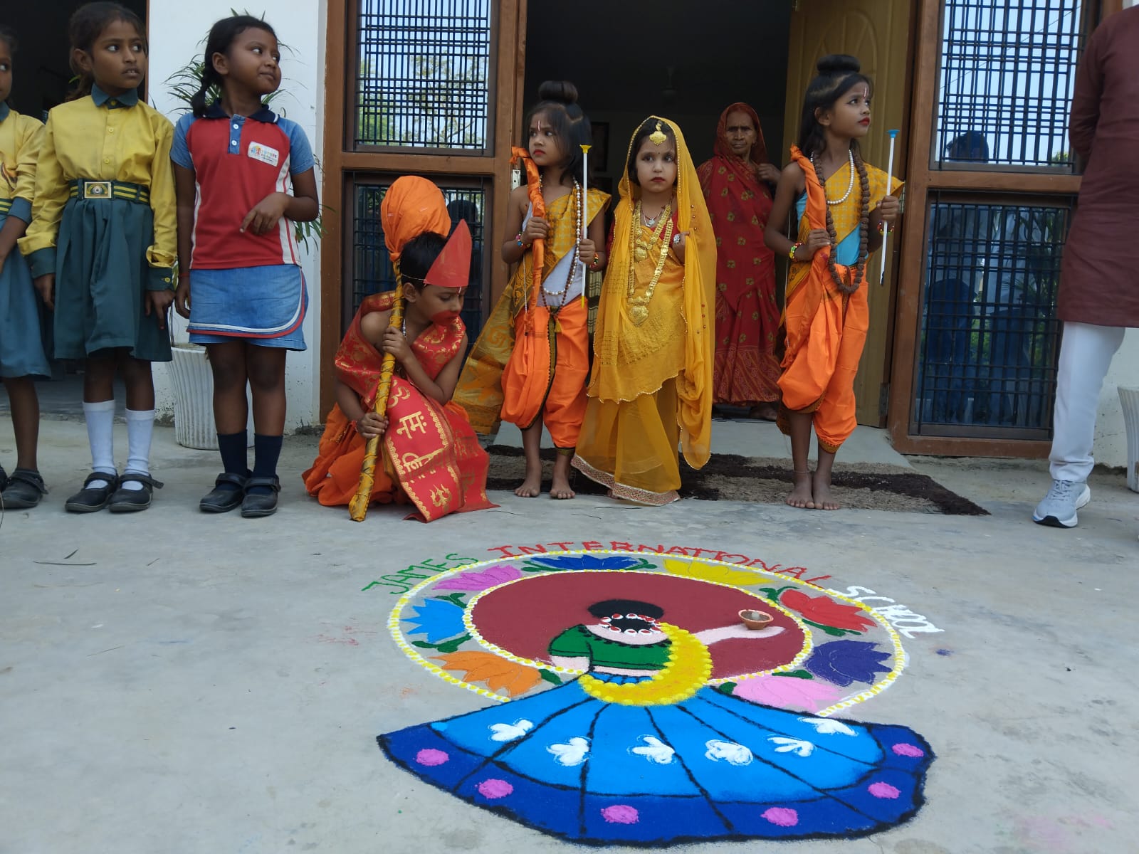 ई विलेज में दिवाली और धनतेरस का उत्सव हर्ष, एकता और सांस्कृतिक उल्लास के साथ मनाया गया