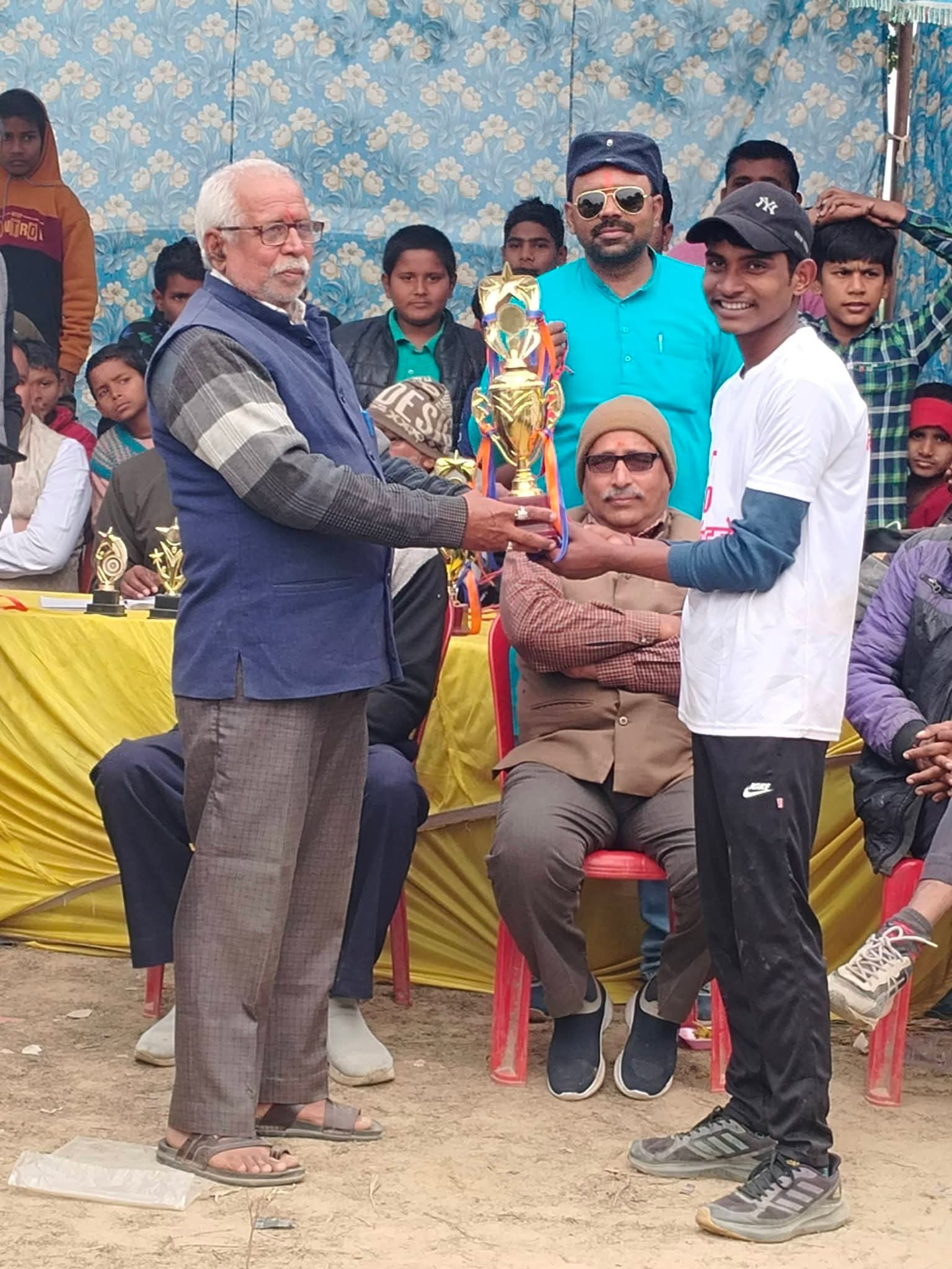 टीपीएल त्रिकोणी श्रृंखला का रोमांचक फाइनल* दिलजले ने ओम 11 को 7 विकेट से हराकर जीता खिताब