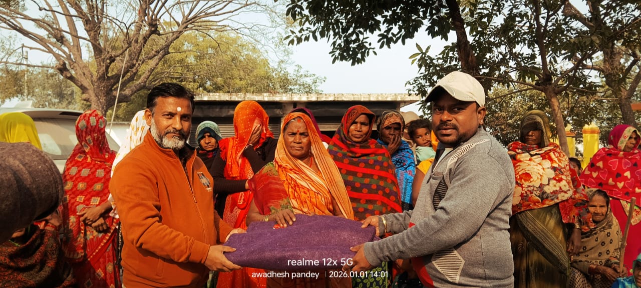 भीषण ठंड में मानवता की मिसाल: सरांय महासिंह में कंबल वितरण, सेवा और संस्कार का संगम