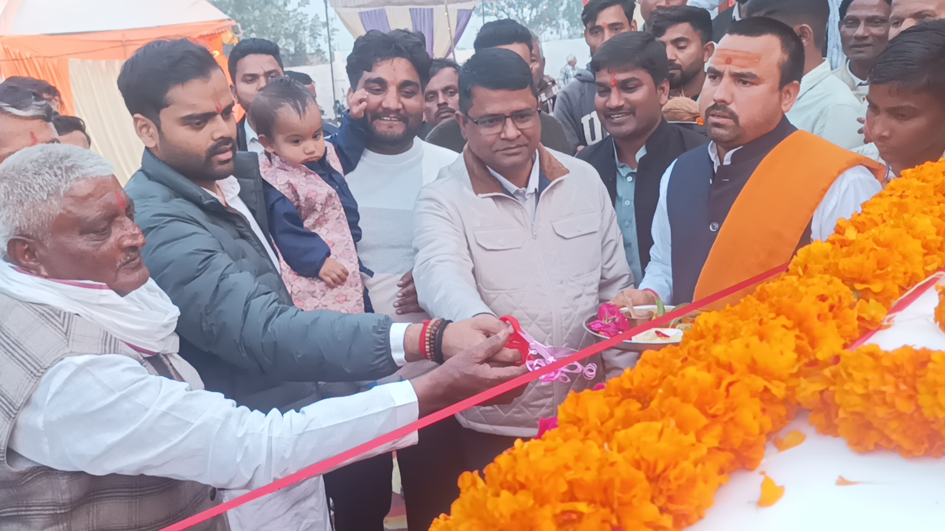 जन्मदिन नहीं,जनसेवा का पर्व: भतीजे के पहले जन्मदिन पर ऋषभ यादव ने ग्रामसभा को सौंपी एम्बुलेंस